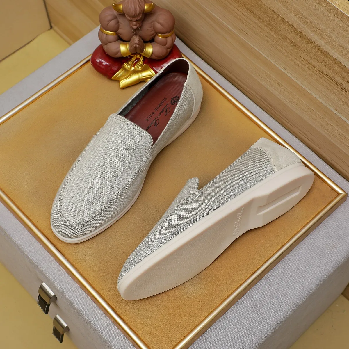 Men's Men's Shoes 💰 400 Loro PIana moccasin made of wish wool fabric. The upper is made of knitted fabric, made on a loom, and then attached to a rubber sole. The Rain System's water-repellent treatment enhances the shoe's functional design, while the suede details give the shoe a sense of elegance and sophistication. Made from Wish, fine wool from Australian and New Zealand Merino sheep 38-44
